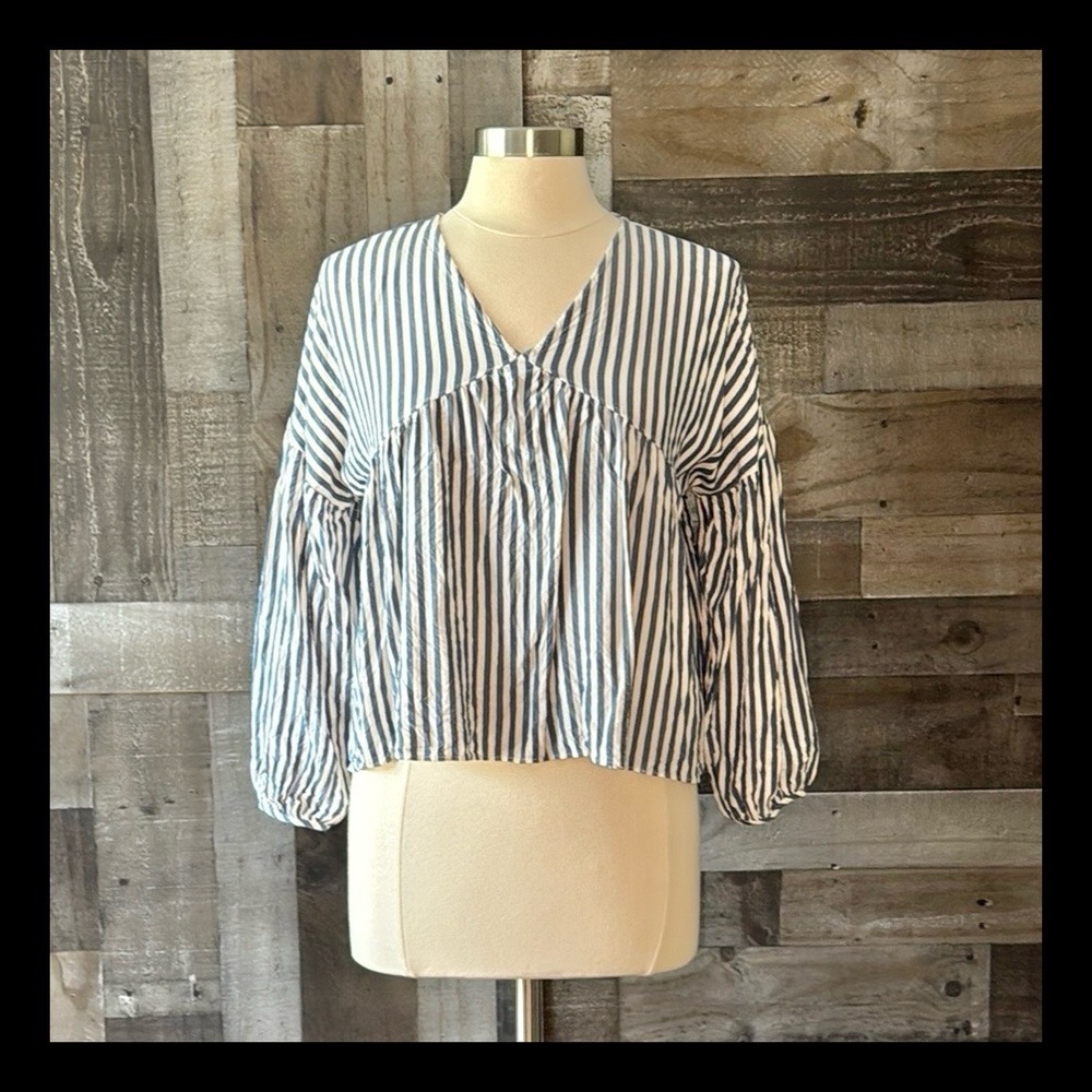 Madewell blue white striped top medium flowy coastal euro summer resortwear fall